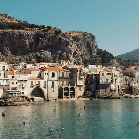 Cefalù, - Moderno Vicino Al Mare