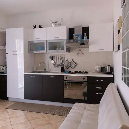 Cefalù, - Moderno Vicino Al Mare